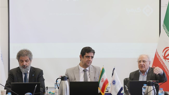 رئیس کمیسیون سرمایه‌گذاری اتاق ایران با بیان اینکه «سرمایه‌گذاری خارجی در کشور همچنان زنده است»، گفت: قسمت زیادی از پولی که به عنوان سرمایه‌گذاری خارجی وارد کشور می‌شود مربوط به منابع خارج از کشور ایرانیان است.