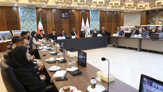 نشست مشترک فعالان اقتصادی ویتنام با اعضای اتاق اصفهان با حضور سفیر جمهوری ویتنام در تهران در محل اتاق اصفهان برگزار شد. در این نشست دغدغه‌های دو طرف در حوزه تجارت مورد بررسی قرار گرفت.
