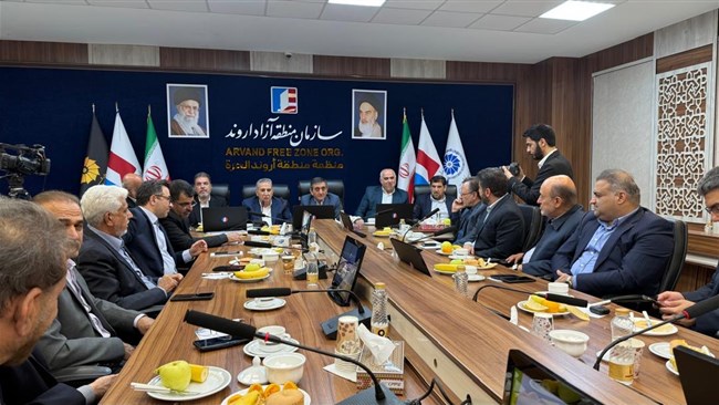 در نشست رئیس و هیات رئیسه اتاق ایران با مدیرعامل سازمان منطقه آزاد اروند ضمن تشریح برنامه‌های اتاق ایران در حوزه آموزش و تقویت صادرات درباره آمادگی اتاق‌های خرمشهر و آبادان برای مدیریت مرکز نمایشگاهی منطقه صحبت شد.
