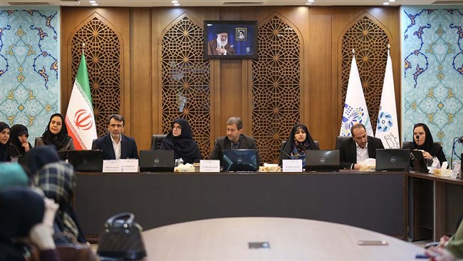 در نشست معاون رئیس‌جمهور در امور زنان و خانواده با بانوان کارآفرین در اتاق اصفهان، بر اهمیت نقش زنان در توسعه پایدار اقتصاد کشور و ضرورت هم‌افزایی میان بخش خصوصی، حاکمیت و نهادهای علمی برای توانمندسازی زنان تأکید شد.