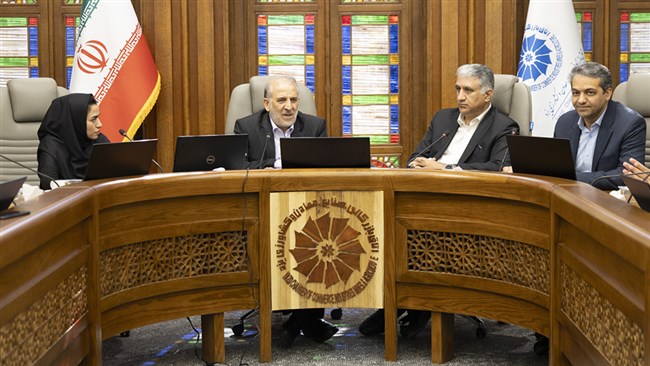 رئیس اتاق مشترک ایران و آفریقا گفت: آفریقا با در اختیار داشتن 30 درصد معادن، 65 درصد الماس و 60 درصد طلای دنیا، یکی از غنی‌ترین مناطق جهان است که به دلیل ضعف زیرساخت، هنوز بخش بزرگی از  آن دست‌نخورده مانده است.