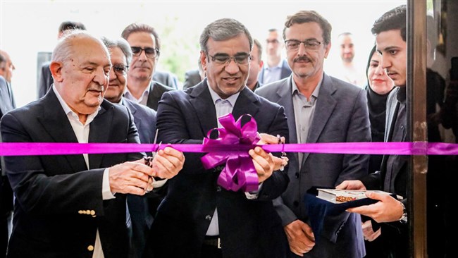 دومین جشنواره روز ملی زعفران با افتتاح «نمایشگاه طعم زندگی با بهترین‌های زعفران» و «نمایشگاه عکس»، صبح دیروز (۳ آبان) در محل برج سپید مشهد به طور رسمی آغاز به کار کرد.