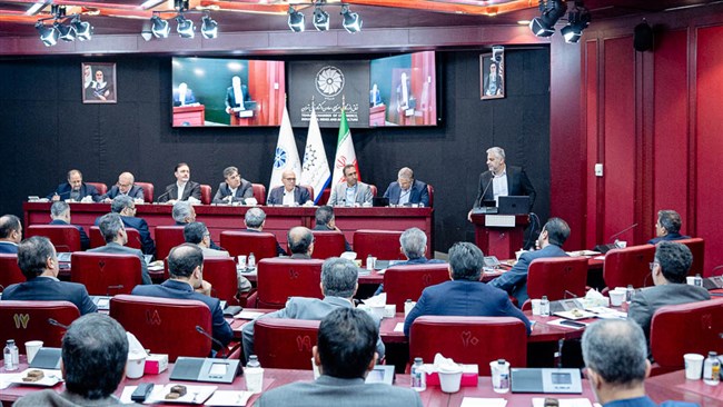 در نشست شورای گفت و گوی استان تهران، علاوه بر انعقاد تفاهم نامه همکاری مشترک استانداری تهران، صندوق ضمانت صادرات و اتاق تهران، چالش‌های تنظیم بازار کالاهای اساسی و رفع این چالش‌ها مورد بررسی قرار گرفت.