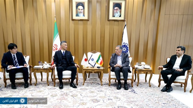 صمد حسن‌زاده رئیس اتاق ایران در نشست با سفیر ژاپن در تهران گفت: دو کشور برای تداوم همکاری‌های تجاری می‌توانند روی بخش‌های غیرتحریمی از جمله سلامت، کشاورزی و صنایع غذایی متمرکز شوند.