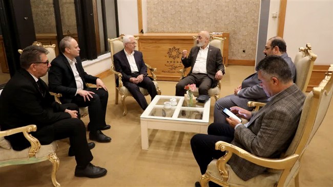 قدیر قیافه، نایب رئیس اتاق ایران با تأکید بر توانمندی بخش خصوصی و ضرورت واگذاری امور اقتصادی به این بخش، گفت: برای افزایش سهم بخش خصوصی در تولید ناخالص داخلی، دولت باید زمینه فعالتر شدن این بخش را فراهم کند.