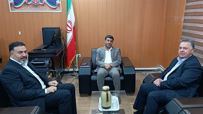 رئیس اتاق بازرگانی ایلام با تاکید بر نقش بخش خصوصی در پیشرفت اقتصاد استان گفت: اتاق از هرگونه اقدامی که منجر به توسعه صادرات غیر نفتی و همچنین زمینه ساز رونق اقتصادی، اشتغال و بهبود فضای کسب و کار استان شود حمایت می کند.