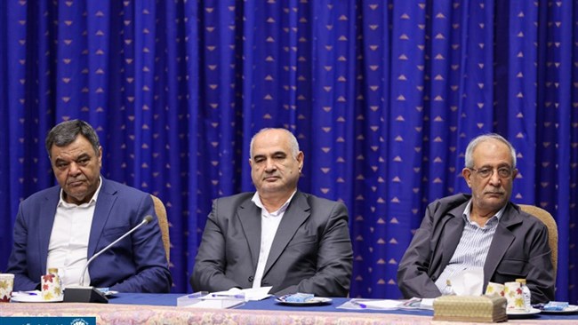 عضو هیئت رییسه اتاق بازرگانی، صنایع، معادن و کشاورزی ایران در دیدار با رییس‌جمهور تاکید کرد: سیاست‌های ارزی در رابطه با صادرات درست نیست.