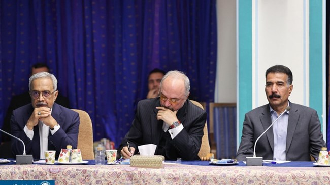نهاوندیان با تاکید بر اینکه «دولت چهاردهم، شجاعانه و عالمانه در برابر شوک‌های منفی، به ایجاد شوک مثبت به اقتصاد بپردازد.» گفت: در این مسیر شعارمان این باشد که با «تحریم خارجی» از طریق «تسهیل داخلی» مقابله می‌کنیم.