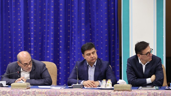 رییس اتاق تهران دو پیشنهاد «تدوین یک منشور ثبات اقتصادی برای سه سال آینده» و «تشکیل شورای عالی مشورتی مقابله با تحریم» را به رییس جمهور ارائه کرد.