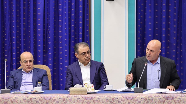 رییس کمیسیون صنعت اتاق ایران با ارائه پیشنهاد تشکیل «شورای ثبات اقتصادی» با حضور دولت و بخش خصوصی، خواستار اعطای اعتبار مالیاتی به کسب‌وکارهای کوچک و متوسط شد.