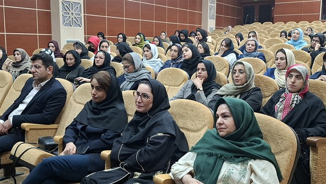 مرکز آموزش اتاق بازرگانی، صنایع، معادن و کشاورزی کاشان با همکاری کانون زنان بازرگان کاشان، کارگاه آموزشی «آداب حضور در نمایشگاه‌ها» در سالن همایش های این اتاق را برگزار کرد.