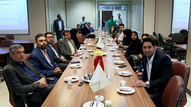 رئیس اتاق کرمان با تاکید بر اینکه همه باید پای توسعه و فناوری استان بایستیم، اظهار کرد: توسعه تکنولوژی و فناوری، حلقه گمشده توسعه است و هر فردی در هر موقعیتی باید پای کار باشد تا راه برای ورود فناوری به استان باز شود.