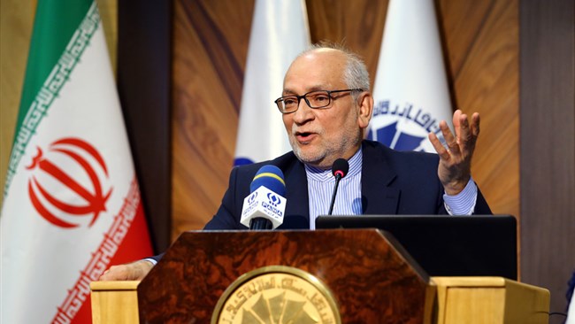 همایش بزرگ خیرین مدرسه‌ساز کرمان روز دوشنبه 19 آبان با حضور صمد حسن‌زاده رییس اتاق ایران، وزیر آموزش‌وپرورش، سخنگوی دولت و شخصیت‌هایی نظیر سید حسین مرعشی، نمایندگان مردم کرمان و رییس اتاق کرمان برگزار شد.