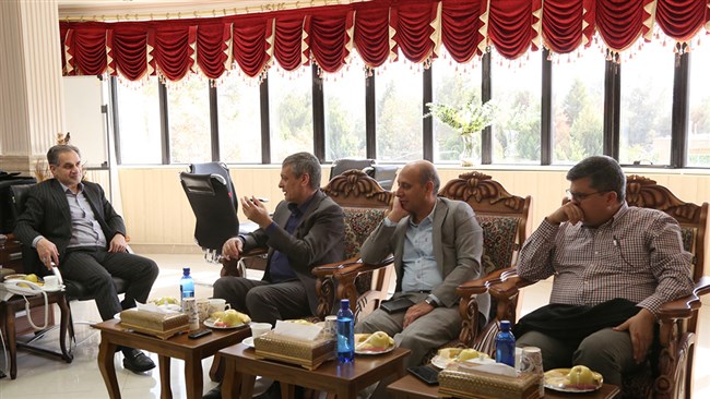 رئیس اتاق بازرگانی، صنایع، معادن و کشاورزی کرمان با هشدار نسبت به اینکه استان کرمان همچنان در مسیر اتلاف منابع و صرف منابع آینده پیش می رود، گفت: سرمایه گذاری ها باید به سمت آینده روشن استان سوق داده شوند.