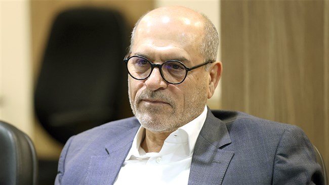 محمود نجفی عرب رئیس اتاق ایران تصریح کرد: وجود ناهماهنگی بین نهادهای متولی، بخش خصوصی و دستگاه‌های اجرایی موجب شده نتوانیم از فرصت‌های صادراتی خرما بهره کامل ببریم.