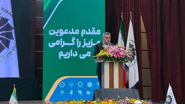 خورشید گزدرازی رئیس اتاق بوشهر با تاکید بر ضرورت تقویت صادرات غیرنفتی به همت بخش خصوصی از تشکیل دبیرخانه دائمی خرما در اتاق بوشهر صحبت کرد و پیگیری برای رفع چالش‌های صادراتی را مورد توجه قرار داد.