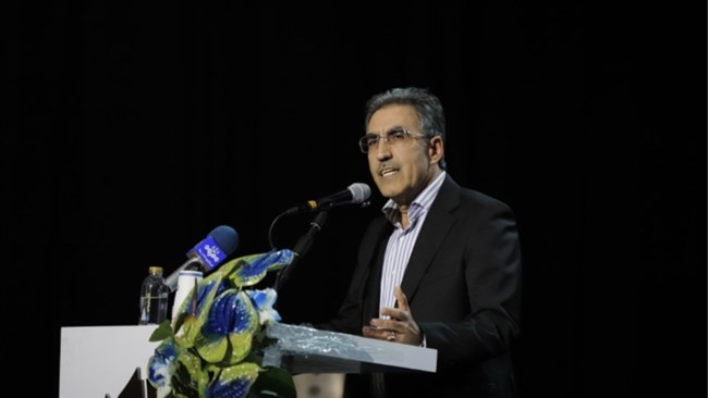 رییس کمیسیون صنایع مجلس شورای اسلامی، تحریم‌های خارجی و داخلی را مانع اصلی صادرات دانست.