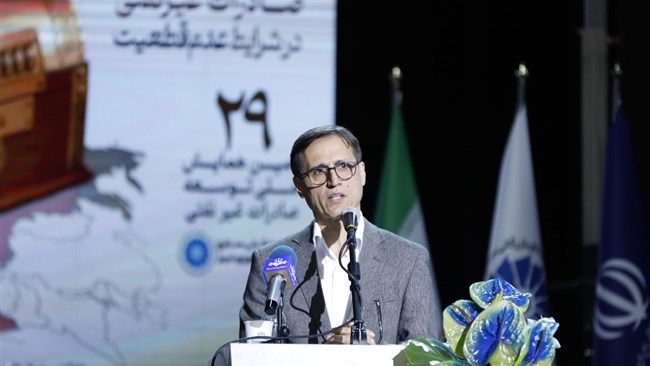 رییس مرکز پژوهش‌های اتاق ایران به تشبیه وضعیت فعلی کشور به "شرایط آستانه‌ای" پرداخت و گفت: در دوره آستانه‌ای، تحول واقعی باید از دل جامعه مدنی و بخش خصوصی بیرون بیاید.