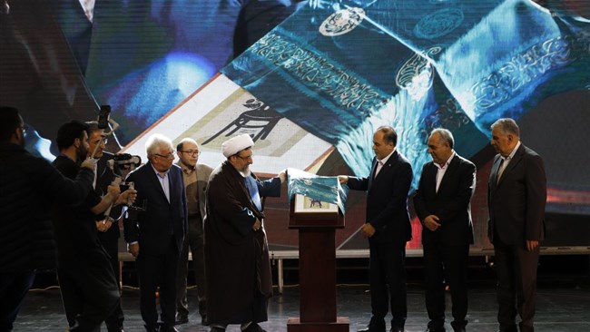 کتاب تاریخ اتاق بازرگانی تبریز همزمان با برگزاری بیست و نهمین همایش ملی توسعه صادرات غیر نفتی در تبریز رونمایی شد.