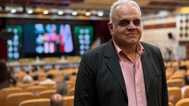 محمدصادق حمیدیان رئیس اتاق شیراز ارتقای ارزش صادراتی خرما و رساندن آن به ارزش واقعی را با تکیه بر اقدامات علمی هدفمند در به‌نژادی و به‌زراعی این محصول، ضروری خواند.