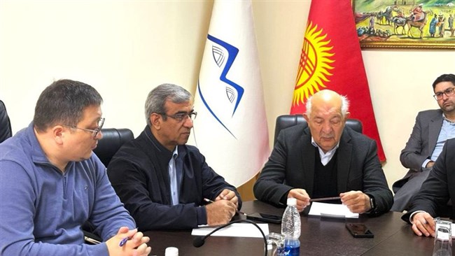 هیات تجاری خراسان رضوی با هدف گسترش همکاری‌های اقتصادی، بررسی ظرفیت‌های مشترک و ایجاد مسیرهای تازه برای تعاملات بخش خصوصی ایران و قرقیزستان به شهرهای بیشکک و اوش قرقیزستان سفر کرد.