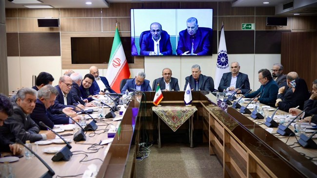 در نشست شورای روسای اتاق‌های استانی با حضور رئیس‌کل گمرک درباره لزوم مدیریت واحد مرزی، تجهیز گمرکات به فناوری‌های روز، پرهیز از تعدد در سامانه‌ها و تلاش برای اجرای مفاد قانون امور گمرکی در مسیر تسهیل تجارت، صحبت شد.