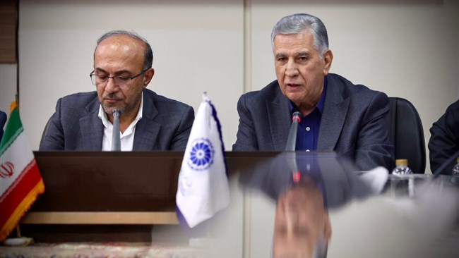 رئیس اتاق ایران، توسعه صادرات غیرنفتی را نیازمند ایجاد ثبات‌ در قوانین و مقررات دانست و گفت: برای این منظور پیشنهاد می‌شود که معیار کلی برای تصویب مقررات این باشد: «حاشیه سود بنگاه‌ها از یک حدی پایین‌تر نیاید».