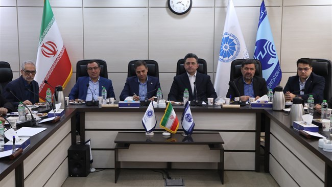 پروژه برگردان شبکه مسی به فیبر نوری شرکت مخابرات ایران به عنوان یکی از بزرگترین طرح‌های زیرساختی صنعت فناوری اطلاعات و ارتباطات کشور در نشست کمیسیون فناوری اطلاعات و ارتباطات اتاق ایران مورد بررسی قرار گرفت.