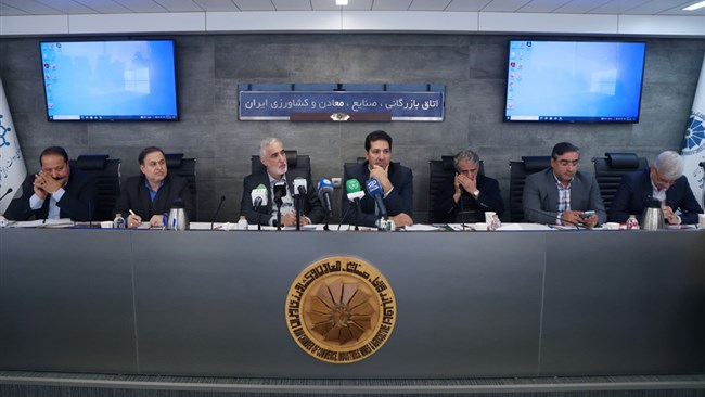 در نشست کمیسیون صنایع غذایی اتاق ایران ضمن امضای تفاهم‌نامه همکاری میان سازمان غذا و دارو و کانون انجمن‌های صنایع غذایی، از حذف قواعد زائد و تجمیع پروانه‌های ساخت در صنعت غذا، استقبال شد.