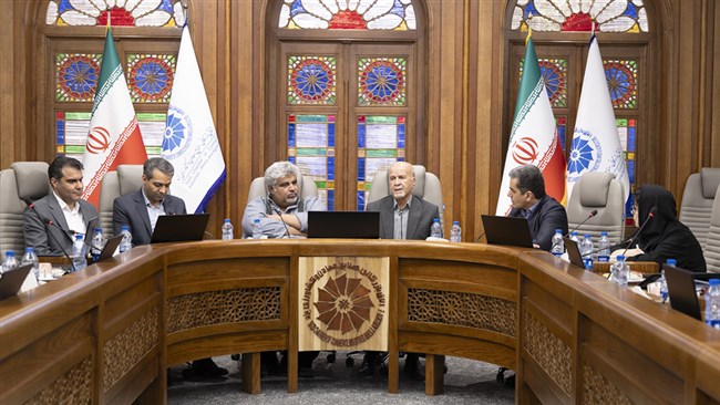 رئیس اتاق یزد با تأکید بر مشارکت فعال بانوان و بخش خصوصی در توسعه استان گفت: برای ما ثابت شده که بانوان ظرفیت و پتانسیل بسیار بزرگی در جامعه دارند و نسل جدید بانوان یزدی می‌توانند نقش مؤثری در پیشرفت استان ایفا کنند.