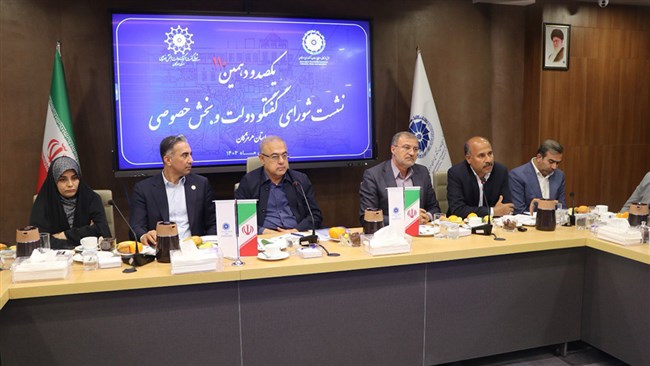 نماینده مردم هرمزگان در مجلس شورای اسلامی با تأکید بر ضرورت حمایت عملی از سرمایه‌گذاران، خواستار هم‌افزایی همه دستگاه‌ها برای رفع موانع سرمایه‌گذاری در هرمزگان شد.