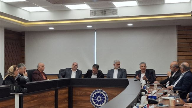 فعالان اقتصادی و اعضای اتاق بازرگانی گیلان در نشست با رئیس و اعضای هیئت رئیسه اتاق ایران خواستار حمایت از خط پروازی نوپای رشت - آستاراخان هم از نظر تبلیغات و هم گارانتی پرواز شدند.