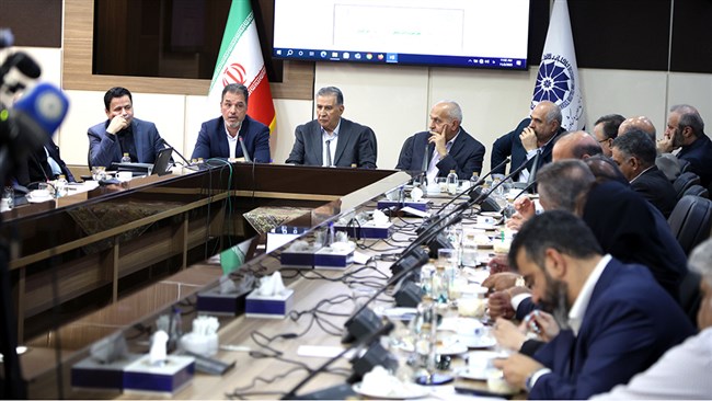 در نشست فوق‌العاده شورای روسای اتاق‌های سراسر کشور سه آیین‌نامه کلیدی که شامل آیین‌نامه هیات نمایندگان، آیین‌نامه تشکل‌ها و آیین‌نامه نحوه عضویت در اتاق ایران می‌شود، مطرح و بررسی شد.