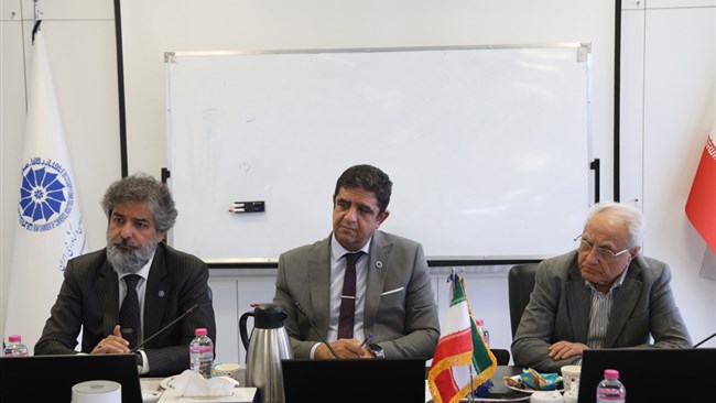 رئیس کمیسیون سرمایه‌گذاری و تامین مالی اتاق ایران معتقد است که افزایش نرخ تامین مالی چالش بزرگ سرمایه‌گذاری است و برای بهبود وضعیت باید ریسک‌های سیاسی کاهش یابد.