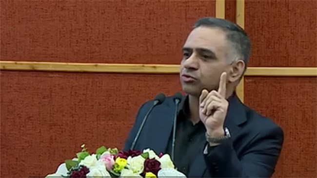 رئیس اتاق قزوین با انتقاد از سیاست‌های ارزی موجود تأکید کرد: اقتصاد کشور نیازمند خون تازه است و از رئیس‌جمهور می خواهیم بدون ترس، با اصلاح سیاست ارزی و تک‌ نرخی کردن ارز مسیر رونق اقتصادی را هموار کنید
