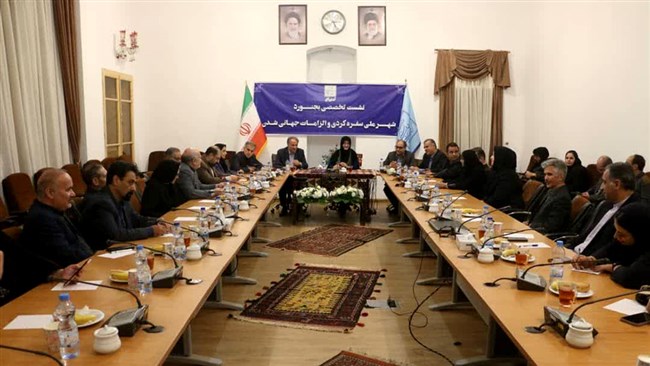 نشست تخصصی «بجنورد، شهر ملی گلیم و سفره کردی و الزامات جهانی‌شدن» با حضور مسئولان دولتی، هنرمندان و صنعتگران در بجنورد برگزار شد.