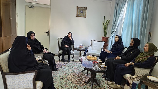 در نشست اعضای شورای عالی بانوان اتاق اصفهان و مدیرکل حقوق بشر و زنان وزارت امور خارجه، بر ضرورت ایجاد شبکه‌سازی ملی و بین‌المللی و نیاز به تدوین بانک اطلاعاتی زنان فعال اقتصادی مورد بررسی قرار گرفت.