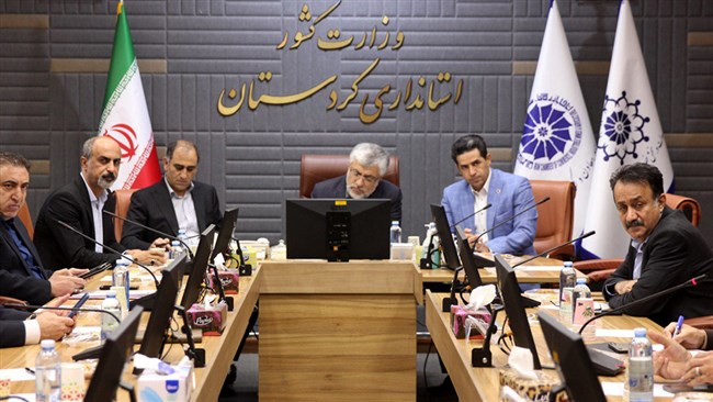 شصت‌وچهارمین نشست شورای گفت‌وگوی دولت و بخش خصوصی استان کردستان به ریاست معاون هماهنگی امور اقتصادی استاندار، به صحنه‌ای برای اعتراض گسترده مرغداران به استفاده اجباری از سویه آرین تبدیل شد.