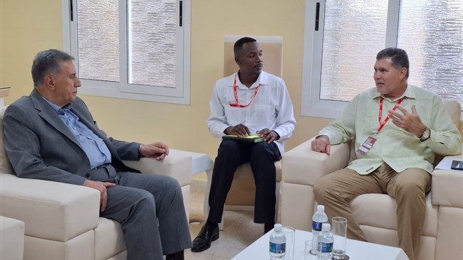 رییس اتاق بازرگانی، صنایع، معادن و کشاورزی ایران تاکید کرد: نقشه راه گسترش همکاری‌های اقتصادی ایران و کوبا با محوریت پررنگ شدن نقش‌ سفارتخانه‌ها و اتاق‌های بازرگانی دو کشور ترسیم شود.