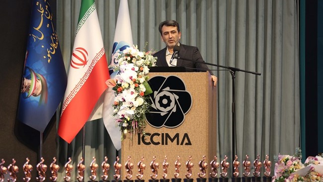 رییس اتاق اصفهان با اشاره به فشارهای قانونی و اداری بر صادرکنندگان گفت: بخشنامه‌های متعدد و متغیر باعث سردرگمی فعالان اقتصادی شده است.