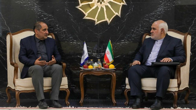 عضو هیات‌رئیسه اتاق قم در نشست با سفیر ایران در هند، با اشاره به فشارهای وارد بر صادرکنندگان، سیاست‌های ارزی کشور را عامل تضعیف انگیزه تولید و صادرات دانست.