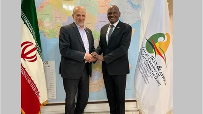 نشست سفیر جمهوری کنیا در تهران با مسعود برهمن، رئیس اتاق مشترک بازرگانی ایران و شرق آفریقا، با هدف بررسی راهکارهای گسترش همکاری‌های اقتصادی، تجاری و فناورانه میان دو کشور برگزار شد.