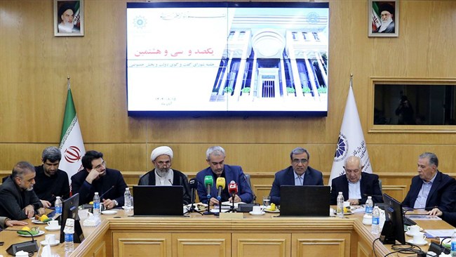 وزیر امور اقتصادی و دارایی در نشست شورای گفت‌وگوی دولت و بخش خصوصی خراسان رضوی، با اشاره به دغدغه فعالان اقتصادی این استان درباره نحوه بازگشت مالیات بر ارزش افزوده، از تدوین لایحه‌ای اصلاحی در این زمینه خبر داد.