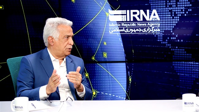 محمدرضا بهرامن نایب‌رئیس اتاق ایران گفت: باید گلوگاهی که ورود سرمایه به کشور را متوقف کرده است، برداریم و سرمایه‌گذاری خارجی را تسهیل کنیم. همچنین متوجه باشیم که تولید با رویکرد اقتصاد دستوری رونق نمی‌یابد.