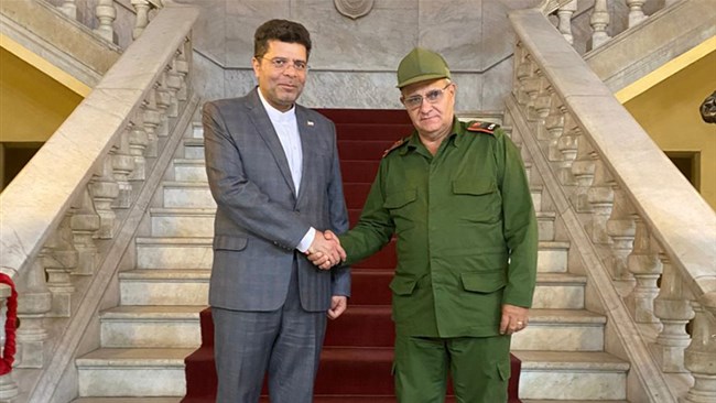 محموله اتاق ایران به آسیب دیدگان توفان ملیسا، شامل هشت تن مواد غذایی که صمد حسن‌زاده، رئیس این اتاق در جریان سفر چندی پیش خود به کوبا اهدا کرده بود، تحویل استاندار سانتیاگو د کوبا شد.