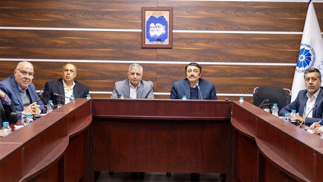 رئیس کمیسیون کشاورزی اتاق یزد، با اشاره به چالش‌های نمونه‌برداری محصولات صادراتی پسته گفت: به دلیل بالا بودن هزینه انتقال محموله و احتمال آلودگی محصول در جابه‌جایی، نمونه‌برداری پسته در انبارهای شخصی انجام شود.