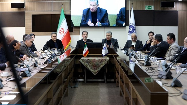 در نشست روسای کمیسیون‌های تخصصی اتاق ایران، ضمن نگاهی به سیاست‌های ارزی و دور شدن تالار دوم از اهداف اولیه، مقرر شد بعد از بررسی هیات رئیسه اتاق ایران، نسبت به مسئله موضع‌گیری شود.