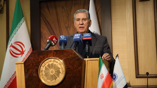 رییس اتاق ایران بر تجدیدنظر در پیمان‌سپاری ارزی تاکید کرد و گفت: در شرایط فعلی اقتصاد ایران، پیمان‌سپاری ارزی عملاً به یک مالیات پنهان بر صادرات رسمی تبدیل شده است.