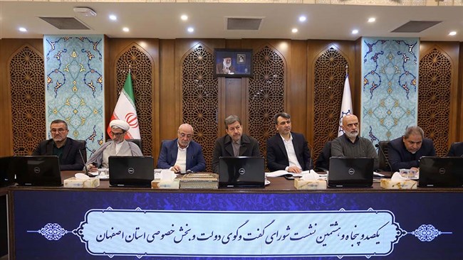 در نشست شورای گفت و گوی اتاق اصفهان، مسائل و مشکلات فعالان اقتصادی مربوط به اصلاح دستورالعمل حریم و فاصله اماکن دامی، پرداخت عوارض حمل کالای وارده به کارگو ترمینال اصفهان، تعرفه‌های برق و جرایم مورد بررسی قرار گرفت.