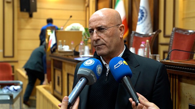 دبیرکل اتاق ایران در حاشیه نشست هیات نمایندگان با بیان اینکه امروز مهمترین اولویت جلوگیری از تعطیلی بنگاه‌های تولیدی است، گفت: با اتصال اتاق‌ها به پنجره واحد، امکان مشارکت در اهلیت سنجی کارت بازرگانی فراهم شود.